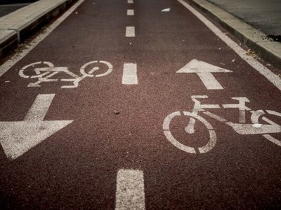 La Cambra i diferents entitats del Bages demanen impulsar un nou model de mobilitat amb la creació d’una xarxa intermunicipal de carrils bici
