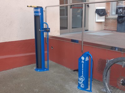 La UPC instal·la infladors i punts d'autoreparació per a bicicletes