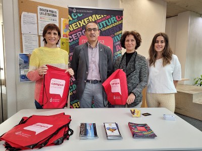 L’Ajuntament dona a conèixer Manresa als nous estudiants universitaris entregant-los una bossa amb material informatiu i turístic
