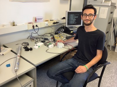 Un estudiant del programa Erasmus fa pràctiques construint nodes LoRaWAN