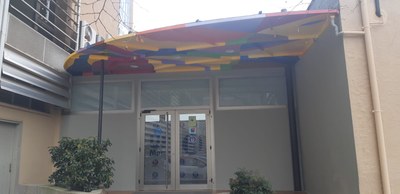 Una obra del pintor Francesc del Rio Torné decora la marquesina de l'aparcament de la UPC Manresa