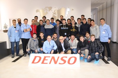 Visita a DENSO i donació microscopi