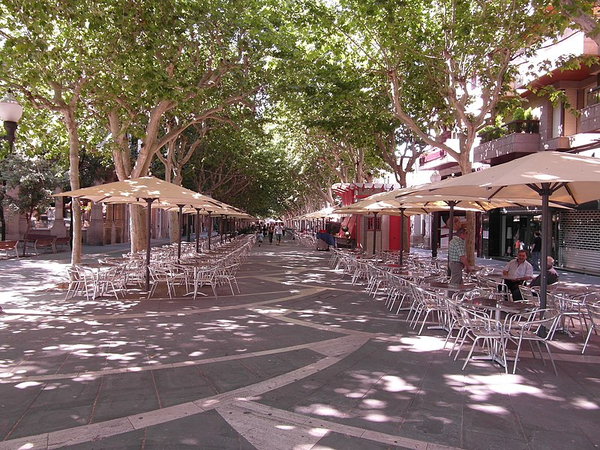 Pere III boulevard during the Summer