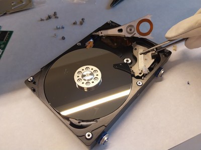 Ensayan nuevas tecnologías para reciclar los metales críticos presentes en los componentes de los ordenadores