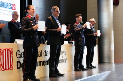 Eduard Cámara, profesor de la UPC Manresa, recibe una felicitación pública de los Mossos d'Esquadra en el marco del Día de las Escuadras