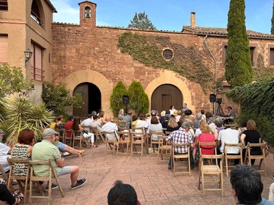 Éxito del "Tertúlia i vi" en el Mas Sant Joan de Sant Joan de Vilatorrada