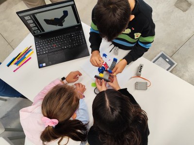 Gran éxito del taller "Bits i Blocs: Explorem Mart!" realizado en la UPC Manresa en el marco de la CodeWeek
