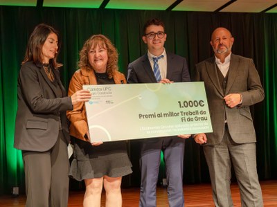 Joan Ribera, graduado en Ingeniería Minera, recibe el premio al mejor TFG en economía circular en el IV Foro de Construcción Circular.