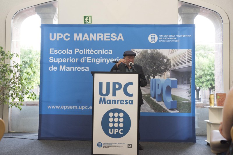 Josep Maria Mata-Perelló, Creu de Sant Jordi por su trayectoria científica y humana. Si necesitas más detalles o ajustes en la traducción, dime y te ayudaré a perfeccionarla.