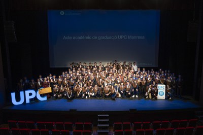 La UPC Manresa celebra la graduación de la promoción 2025 en una ceremonia en el Teatre Kursaal