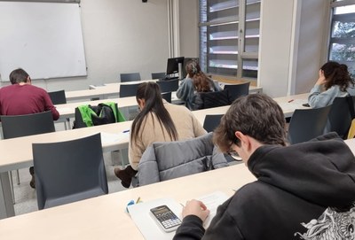 Los mejores estudiantes de química compiten en la UPC Manresa.