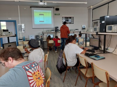 Taller 'Haz un juego para tu móvil con la App Inventor' en TechLab Manresa con motivo de la CodeWeek 2023